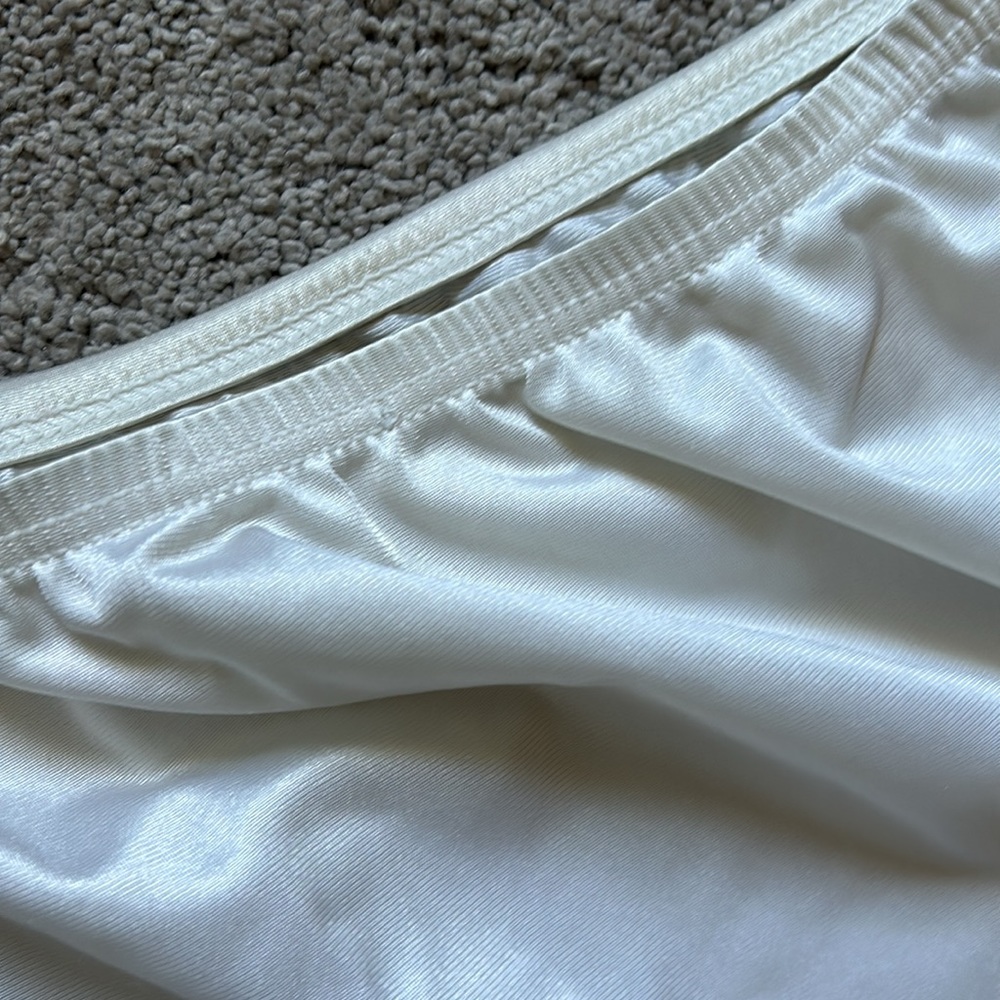 Vanity Fair 2X White Half Slip - Picture 3 of 5